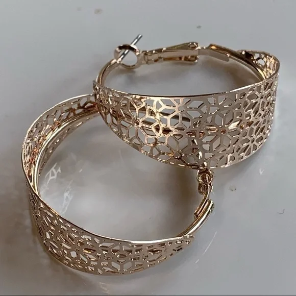 Rose gold tone hoop earrings floral cutout design new coastal cowgirl boho - Picture 3 of 11